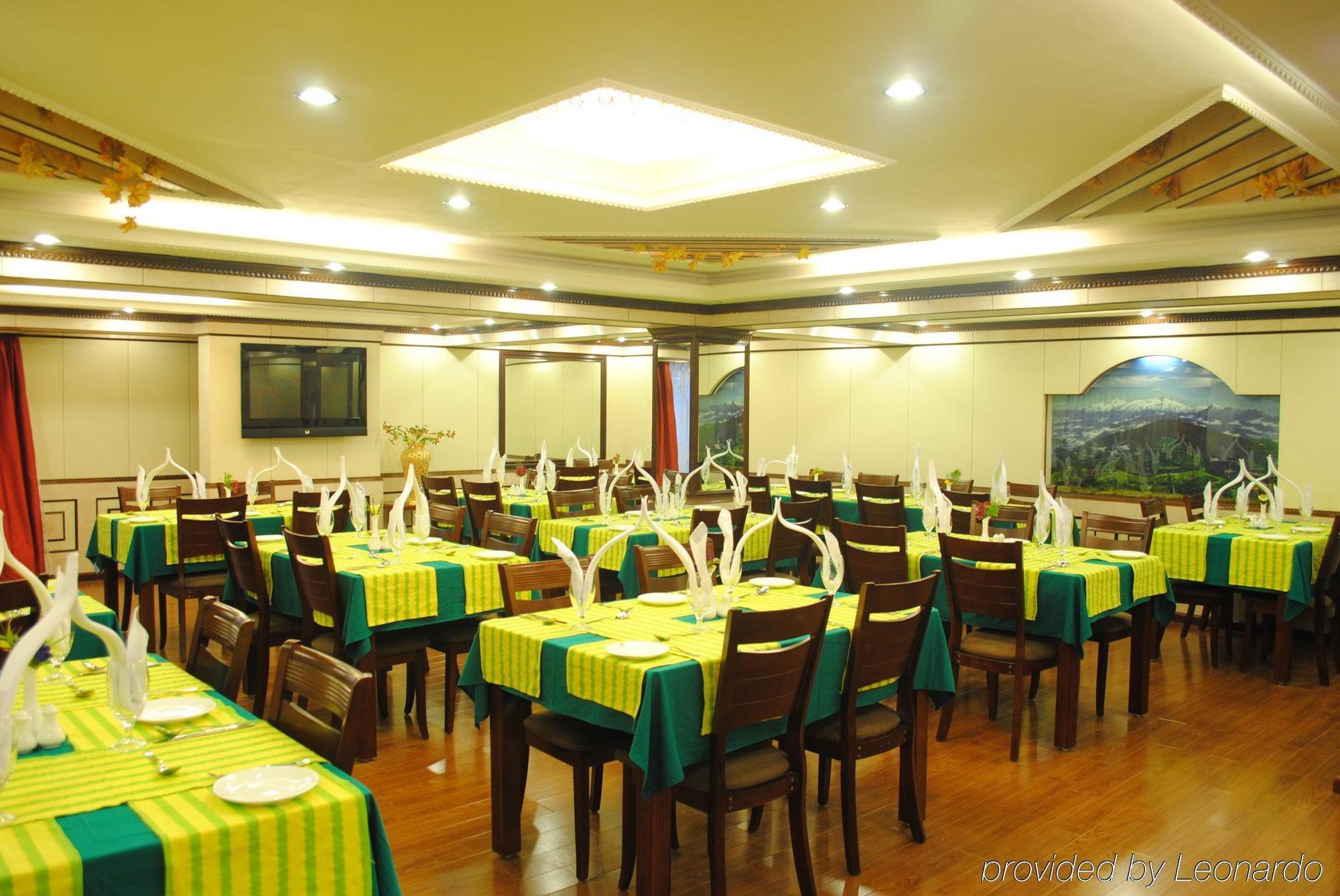 R.J.Resorts Darjeeling  Restaurang bild